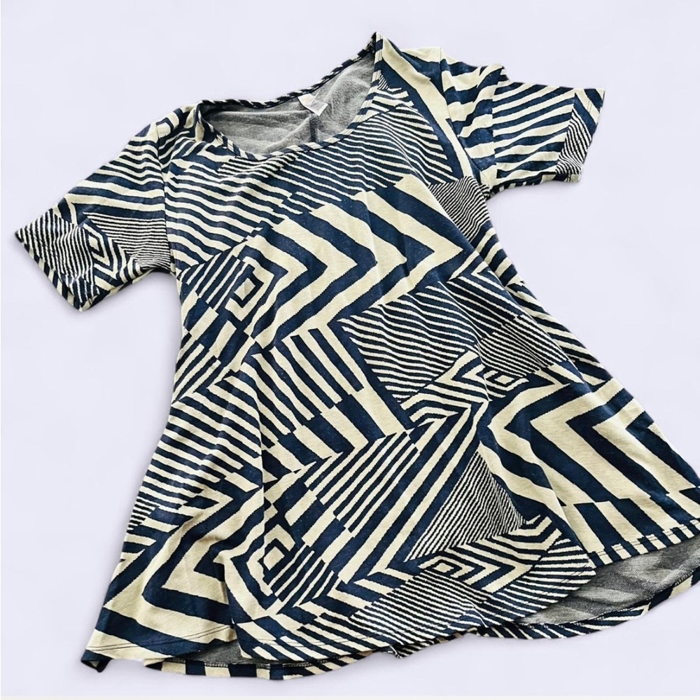 LuLaRoe Navy and White Geometric Short Sleeve Top